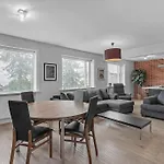 Reykjavík Central Apartment - Sea View